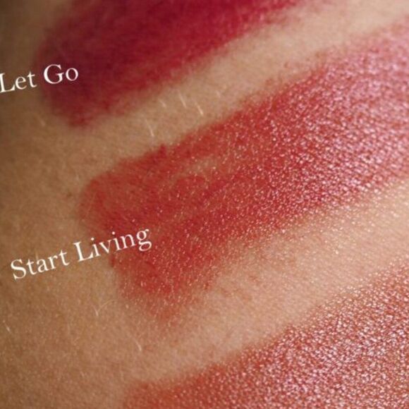 New Two (2) DOLL 10 Lip Crayon "Start Living" Full Size. Makeup Lipstick Beauty - Picture 2 of 12